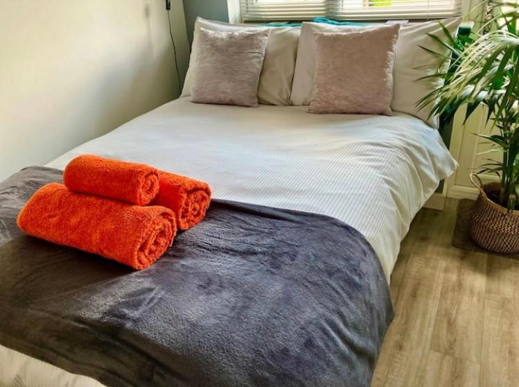 Malvern Elkstone Studio Private Hottub Pet Friendly מראה חיצוני תמונה